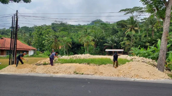 Progres Pembuatan Akses Jalan Masuk Ke Lahan Wakaf Masjid